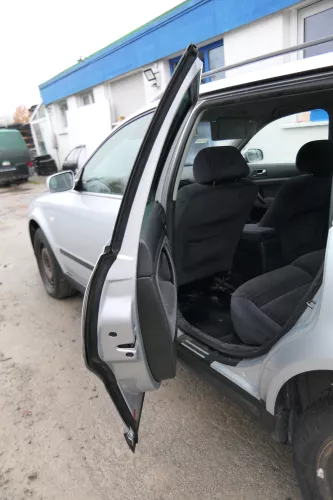 VW Passat 3B 3BG 3B6 Kombi Variant Tür hinten links silber LA7W reflexsilber  (172518)