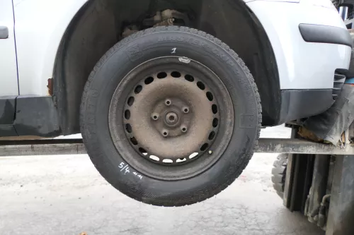 4X A4 B5 A6 4B Passat 3BG Felgen Reifen Winterreifen M+S 195/65 R15 91T 4-6mm (172531)