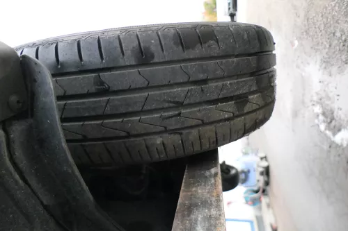 VW Polo 9N 6R Felgen Reifen 195/55 R15 85H Sommerreifen ca. 4-6mm (172664)