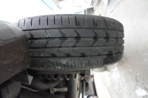VW Polo 9N 6R Felgen Reifen 195/55 R15 85H Sommerreifen ca. 4-6mm (172664)