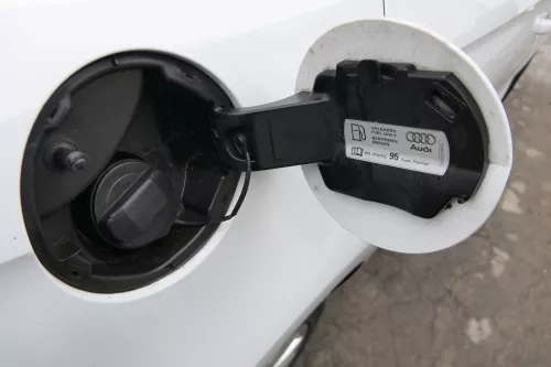 Audi A1 8X Tankdeckel Tankklappe Tank Deckel Klappe LS9R weiß (172942)