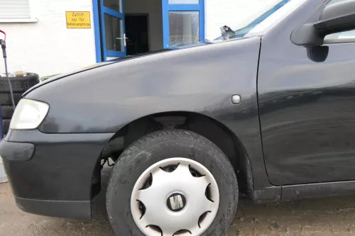 Seat Ibiza 6K Vario Kotflügel vorne links schwarz LA9Y  Facelift 1999-2002