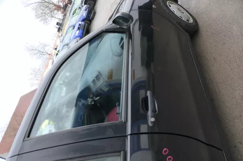 VW Polo Variant Kombi 6Kv oder Caddy 9Kv Tür vorne rechts schwarz LA9Y ohneAnbau (173262)