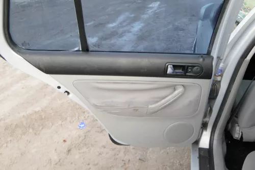 1x VW Golf 4 1J Limousine Türverkleidung Verkleidung Tür hinten links grau Griff (173295)