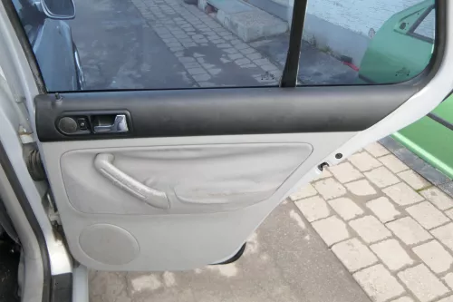 1x Golf 4 1J Limousine Türverkleidung Verkleidung Tür hinten rechts grau Griff (173296)
