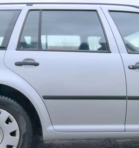 VW Golf 4 Bora Tür hinten rechts nur Kombi / Variant silber LA7W -ohne Anbauteil