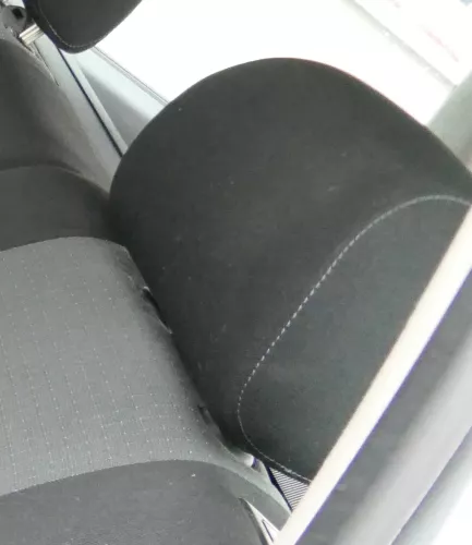 1x VW Golf 4 Bora Kopfstütze hinten weiße Nähte schwarz rechts oder links (173404)