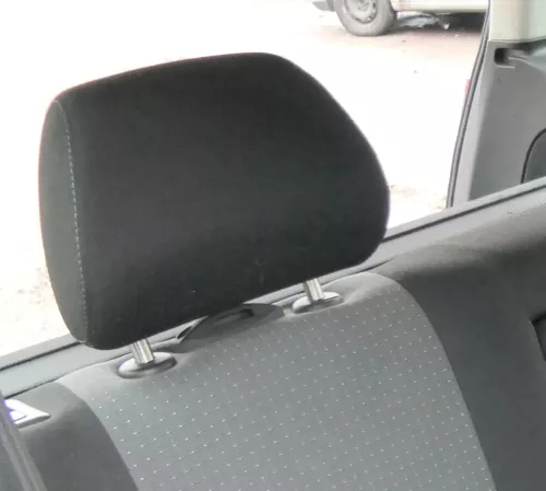 1x VW Golf 4 Bora Kopfstütze hinten weiße Nähte schwarz rechts oder links (173404)