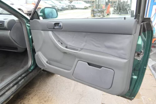 1x Audi A3 8L Türverkleidung Verkleidung Tür vorne rechts 2/3-Türer  (173646)