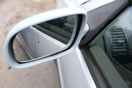 VW Polo 6N2 manueller Spiegel Außenspiegel links außen weiß