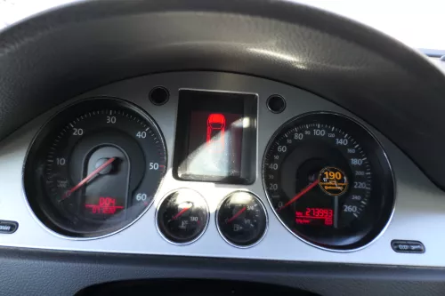 VW Passat 3C Tacho Tachometer 273.900km 3C0920871E Diesel TDI Kombiinstrument (174040)
