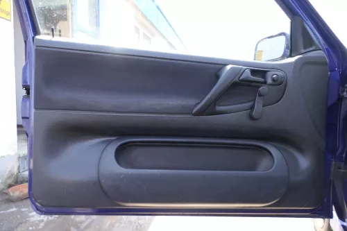 1x Polo 6N Türverkleidung Verkleidung Tür vorne links 2/3-Türer schwarz Griff (174803)