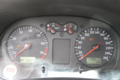 VW Golf 4 Tacho Tachometer Kombiinstrument 178.000km 1J0919881B 1,6-2,8 (175017)
