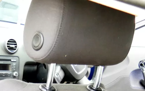 Audi A3 8P Kopfstütze vorne vorn links - soul schwarz- verstellbar 8P0881902BC 