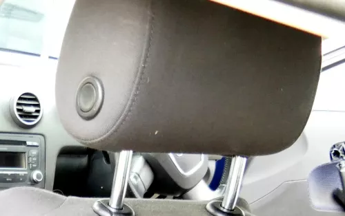 Audi A3 8P Kopfstütze vorne vorn links - soul schwarz- verstellbar 8P0881902BC