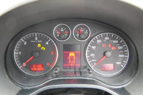 Audi A3 8P Tacho Tachometer Kombiinstrument 8P0920981K 1.9 Diesel TDI- Miles !!! (175043)