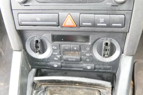 Audi A3 8P Steuergerät Klimaanlage Klimabedienteil 8P0820043AG Climatronic