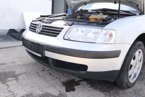 VW Passat 3B Stoßstange vorne Frontstoßstange Stoßfänger silber LB7Z grau  (175094)