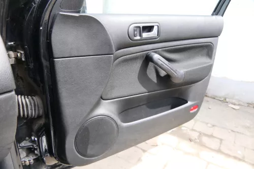 1x Golf 4 Bora Türverkleidung Verkleidung Tür vorne rechts 4/5-Türer Griff schwa (175136)