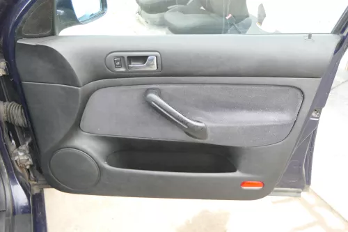 1x Golf 4 Bora Türverkleidung Verkleidung Tür vorne rechts 4/5-Türer Griff schwa