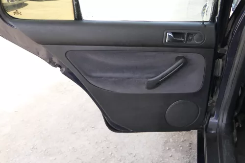1x VW Golf 4 1J Limousine Türverkleidung Verkleidung Tür hinten links Griff (175253)