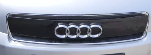 Audi A2 8Z original Kühlergrill Grill 8Z0853667C  