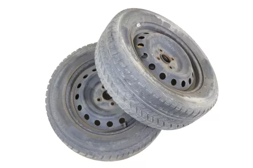 2x Toyota Yaris 195/60 R15 88T Winterreifen 5,5jx15H2 ET45  ca.4-5mm (175729)