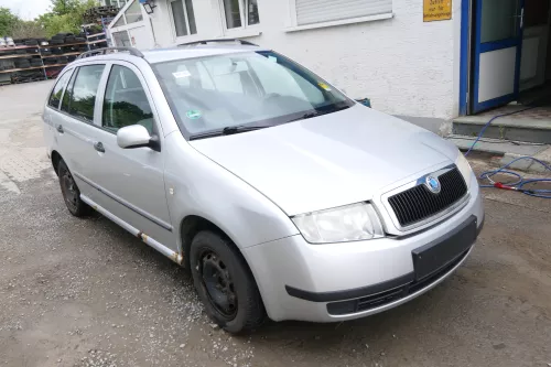 Skoda Fabia 6Y Stoßstange Stoßfänger vorne silber grau LF7T 2000-2004  (176023)
