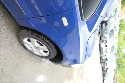 VW Fox 5Z Kotflügel vorne rechts blau LL5M (176369)