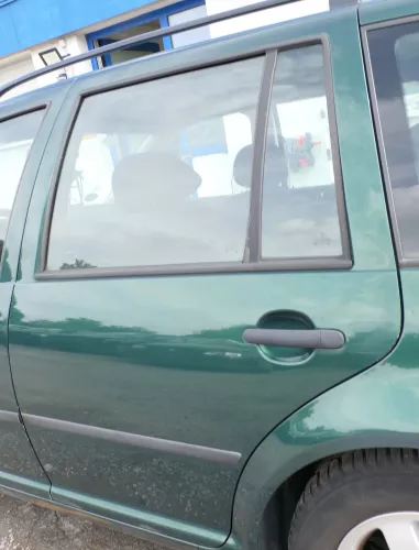 VW Golf 4 Bora Tür hinten links nur Kombi / Variant grün LC6M - ohne Anbauteile