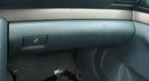 Audi A4 B5 Handschuhfach schwarz Handschuhfachdeckel Deckel Klappe - LAGOS grün (176734)