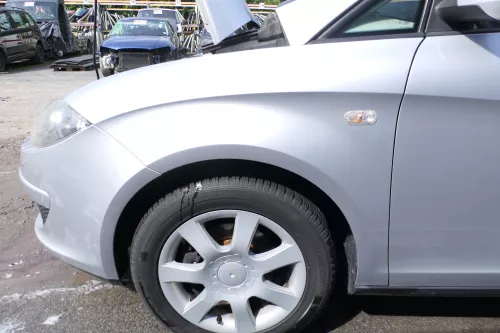 Seat Altea 5P Kotflügel vorne links grau silber LS7N  (176741)