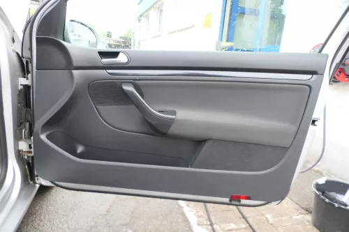 1x VW Golf 5 2/3-Türer Türverkleidung Verkleidung Tür vorne rechts (176904)