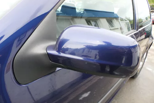 VW Golf 4 Bora manueller Spiegel vorne links Außenspiegel blau LB5N Glas