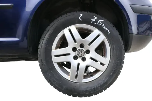 4x Golf 4 Bora Alufelgen Felgen 195/65 R15 Winterreifen Reifen 1J0601025Q 6-7mm (177103)