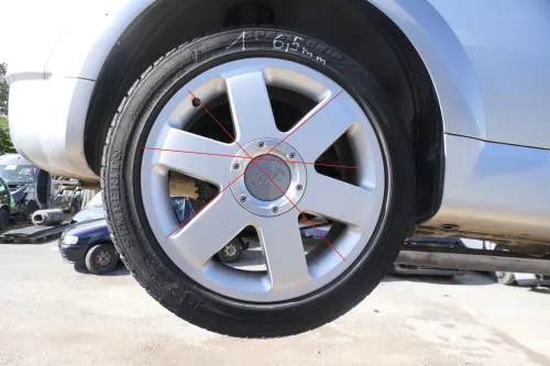 2x VW Golf 5 9N 6Y Reifen 225/45 R17 H Winterreifen ca. 6-7mm NUR REIFEN (177264)