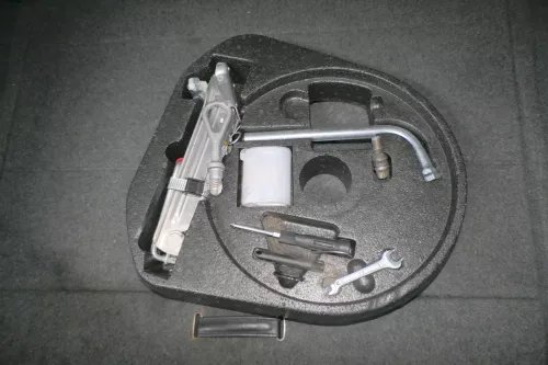 Audi TT 8N Bordwerkzeug Schlüssel Wagenheber Abschleppöse Öse  Werkzeug (177292)