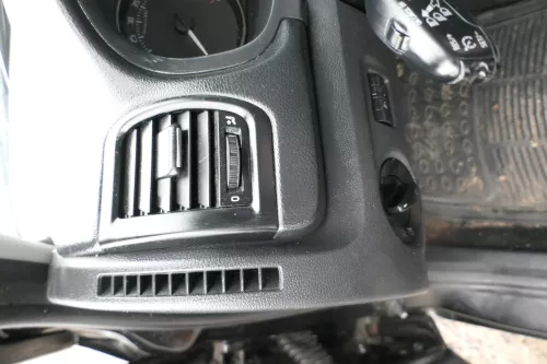Skoda Fabia Roomster 5J Lüftungsdüse Düse Lüftung vorne links 5J0819701M 1QB