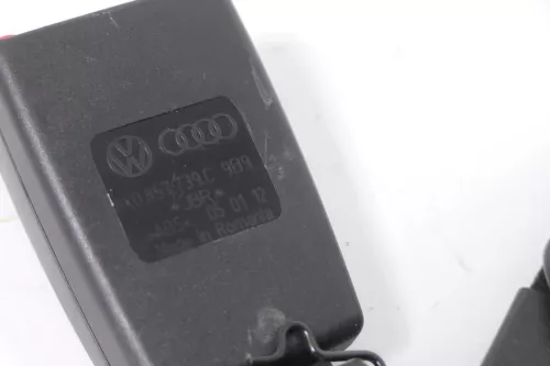 Audi A1 8X Gurtschloß Schloß Gurt hinten Mitte Sitz Doppelgurtschloß links (177490)
