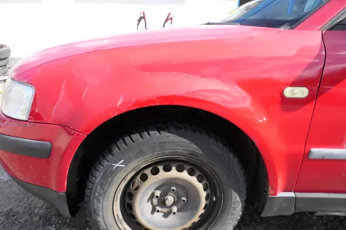 VW Passat 3B Kotflügel vorne links rot LY3D (177556)