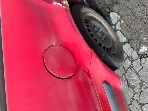 VW Passat 3B5 3B2 Kombi Tankdeckel Klappe Tankklappe Deckel Tank rot LY3D (177570)
