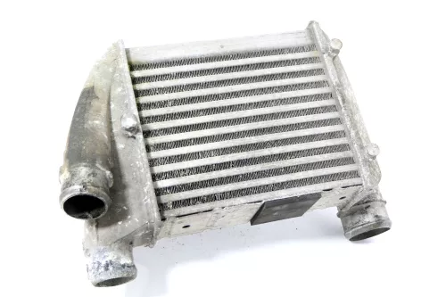 Audi A6 8E B6 B7 Ladeluftkühler Ladeluft Kühler 8E0198806A rechts 6 Zylinder Öl (177584)