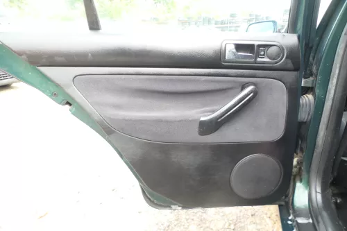 1x VW Golf 4 1J Limousine Türverkleidung Verkleidung Tür hinten links Griff Öffn (177635)