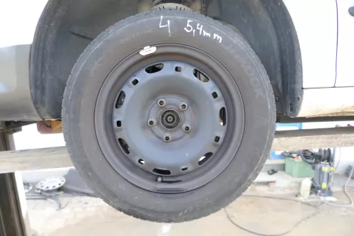 4x VW Polo 9N Felgen Reifen 165/70 R14 81T Sommerreifen 5jx14H2 ET35 ca. 5-6,5mm (177663)