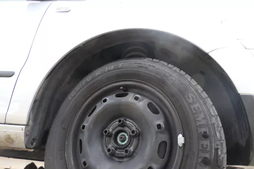 VW Fox 5Z Kotflügel vorne rechts silber LA7W (177666)