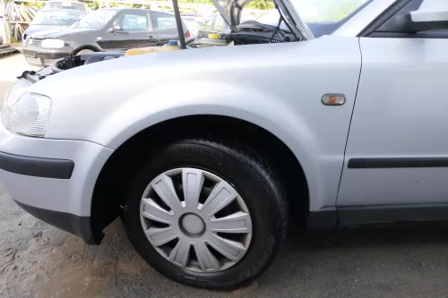 VW Passat 3B Kotflügel vorne links silber LB7Z (177802)