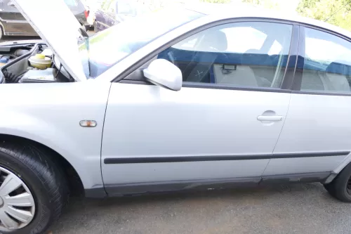 VW Passat 3B 3BG 3B6 Kombi + Limo Tür vorne links Fahrertür grau silber LB7Z OHN (177803)
