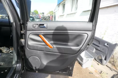 1x Passat 3B 3BG Türverkleidung Verkleidung Tür hinten rechts Leder schwarz Limo (177876)