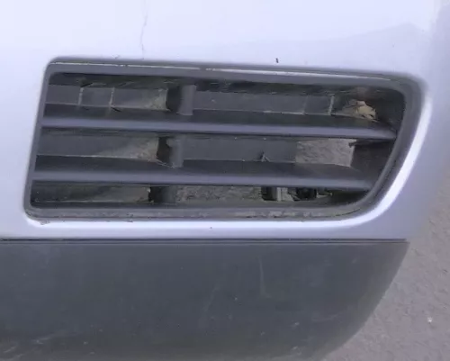 1x VW Golf 4 nur Gitter Abdeckung in Stoßstange vorne links vorn (178080)