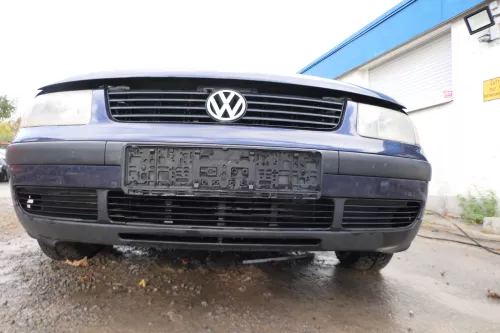 VW Passat 3B Stoßstange vorne Frontstoßstange Stoßfänger blau LN5Y (178578)
